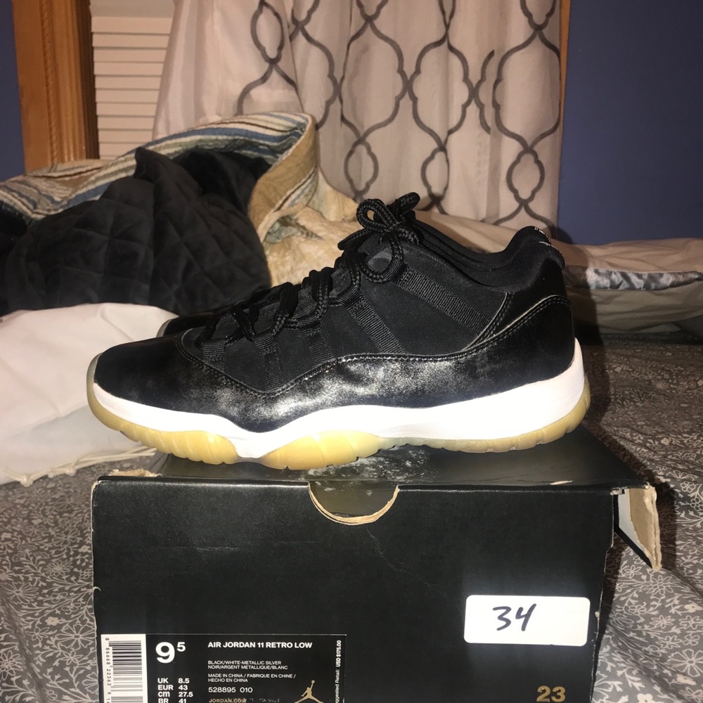 2016 Retro Jordan 11s Low Barons size 9.5